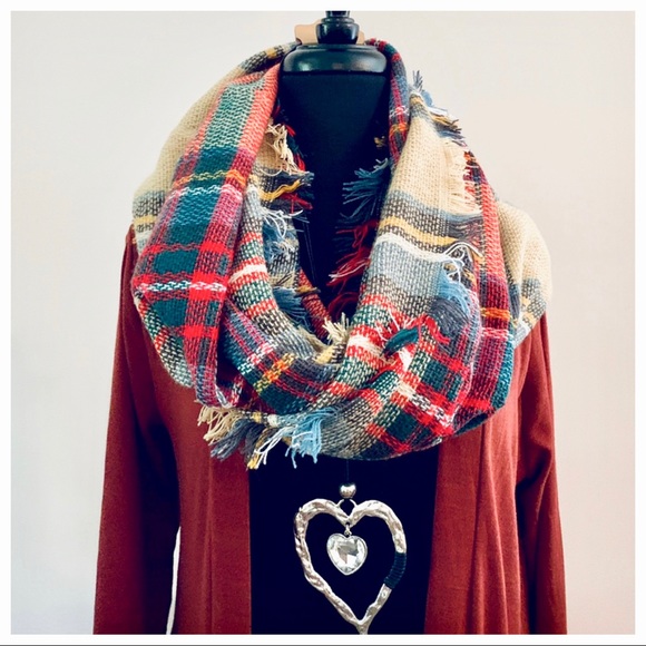 ✨LAST ONE ✨Plaid infinity scarf - Picture 2 of 5
